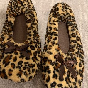 Leopard slippers